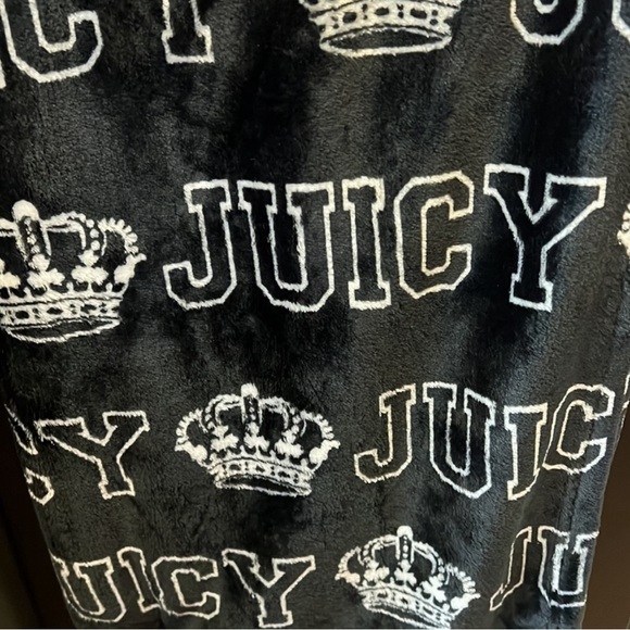 Juicy Couture Crown Soft Throw - Picture 2 of 2